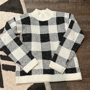 Cute sweater from target. Size: 14/16 or XL. Black, white, and gold.